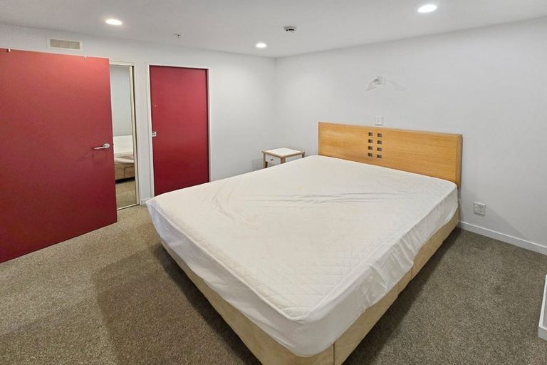 Photo of property in Terrace Heights Apartments, 6b/163 The Terrace, Wellington Central, Wellington, 6011