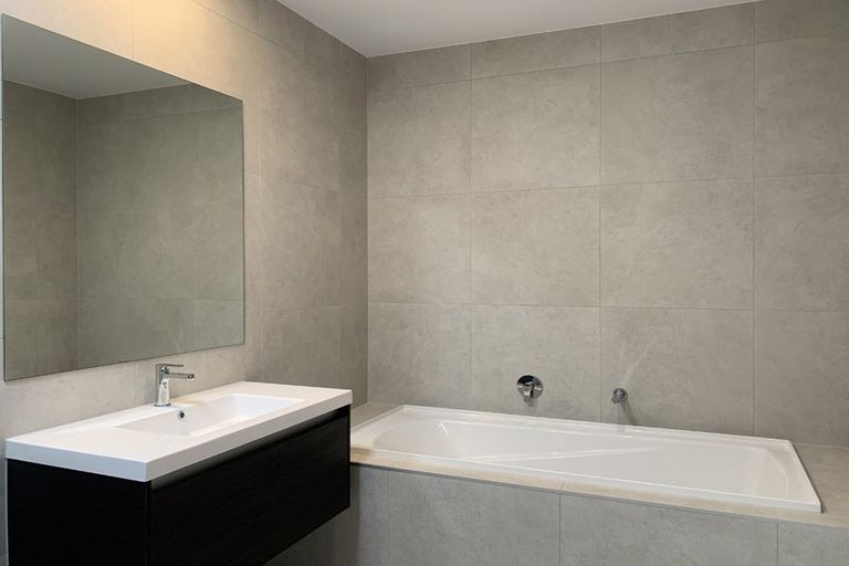 Photo of property in 18 Hema Road, Hobsonville, 0616