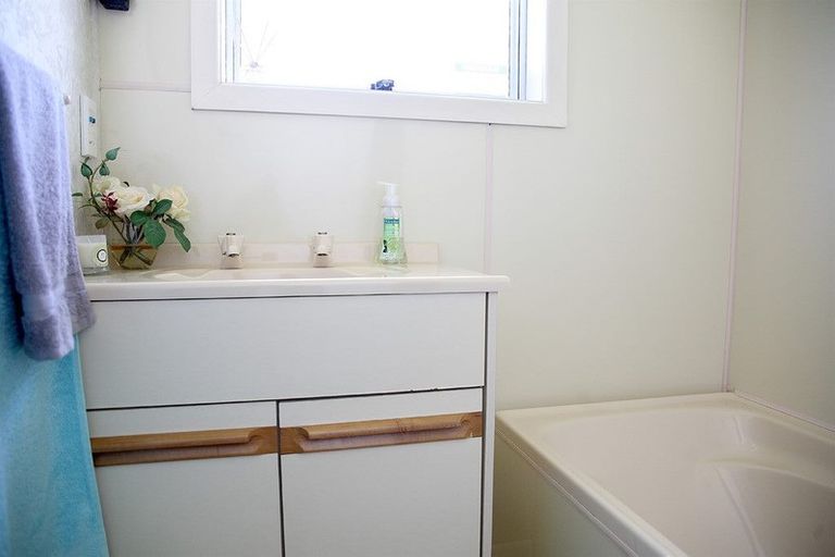 Photo of property in 32 Youngs Road, Papakura, 2110