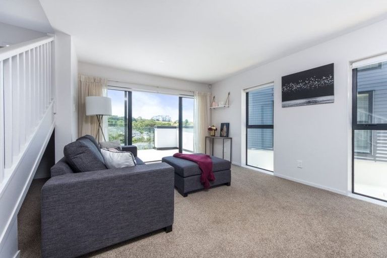 Photo of property in 2/10 Silver Moon Road, Albany Heights, Auckland, 0632