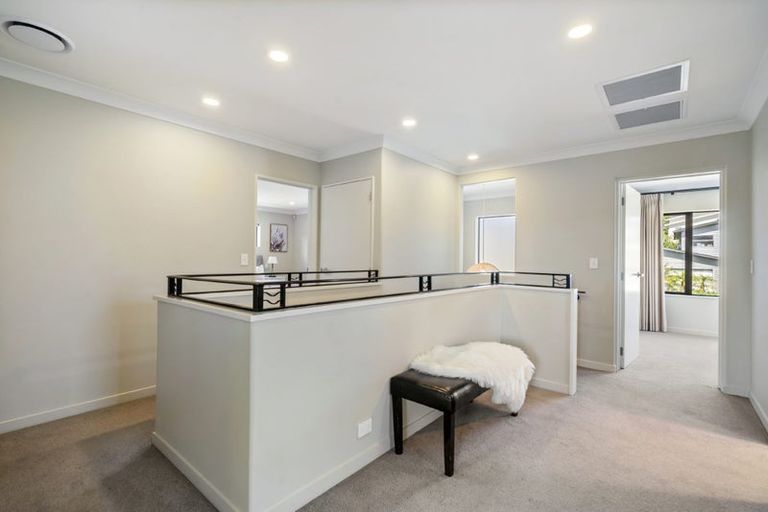 Photo of property in 17 Oak Bark Drive, Schnapper Rock, Auckland, 0632