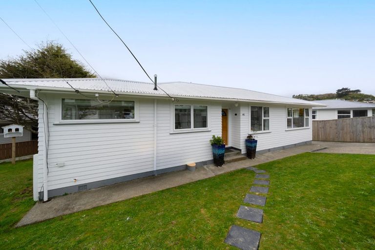 Photo of property in 48 Mark Avenue, Paparangi, Wellington, 6037