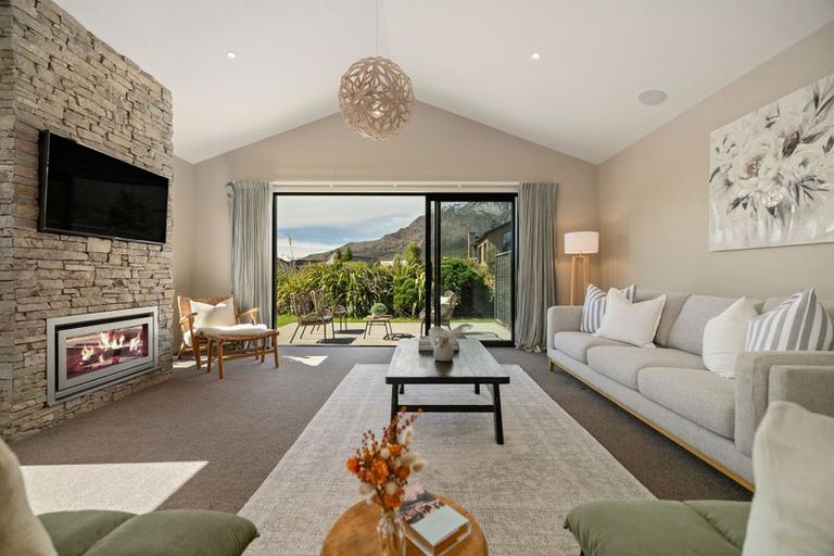 Photo of property in 17 Kerrera Lane, Jacks Point, Queenstown, 9371