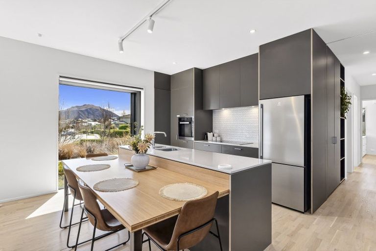 Photo of property in 15 Kereru Crescent, Wanaka, 9305