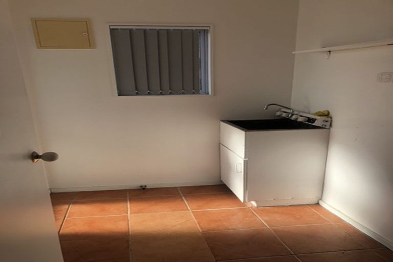 Photo of property in 8 Dennis Road, Papatoetoe, Auckland, 2025