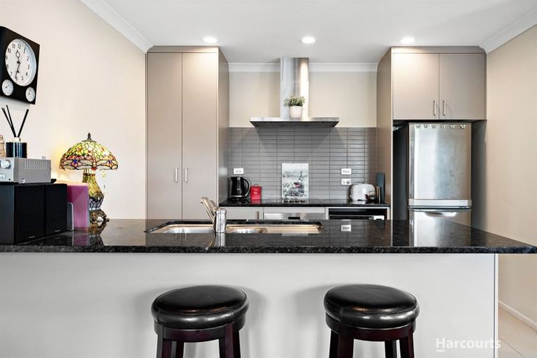 Photo of property in 11 Logan Place, Waiuku, 2123