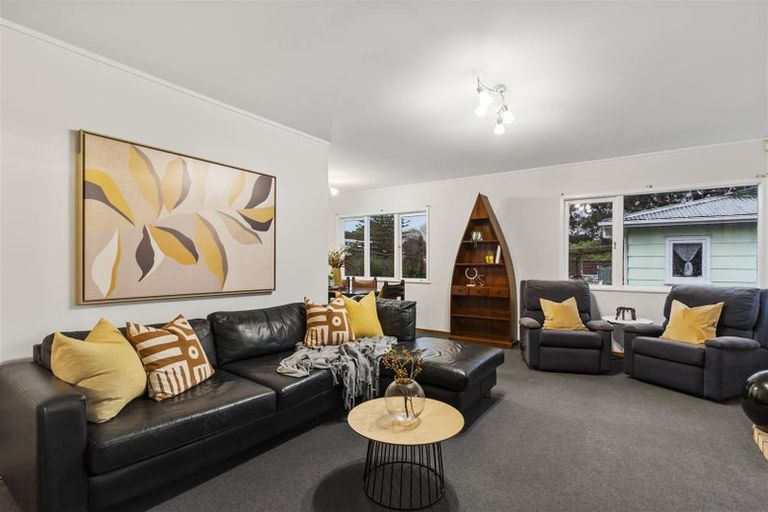 Photo of property in 1/5 Hellyers Street, Birkdale, Auckland, 0626