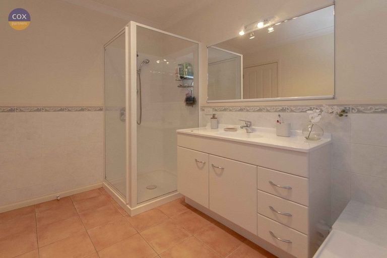 Photo of property in 52 Neeve Road, Taradale, Napier, 4112