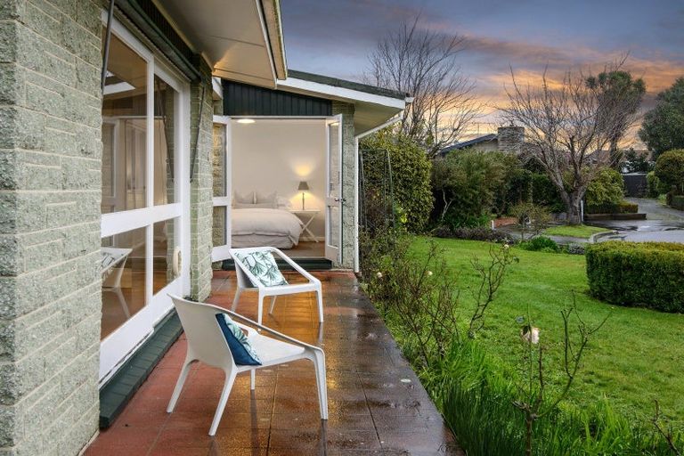 Photo of property in 15 Ostend Place, Avonhead, Christchurch, 8042