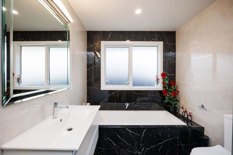 Photo of property in 9 Ivy Lane, Kelvin Grove, Palmerston North, 4414