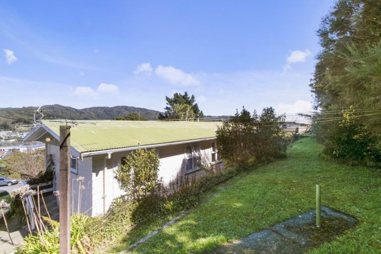 Photo of property in 30b Isabel Grove, Wainuiomata, Lower Hutt, 5014
