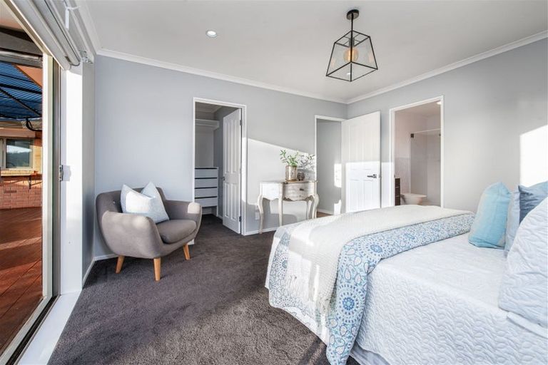 Photo of property in 17 Fleetwood Drive, Henderson, Auckland, 0612