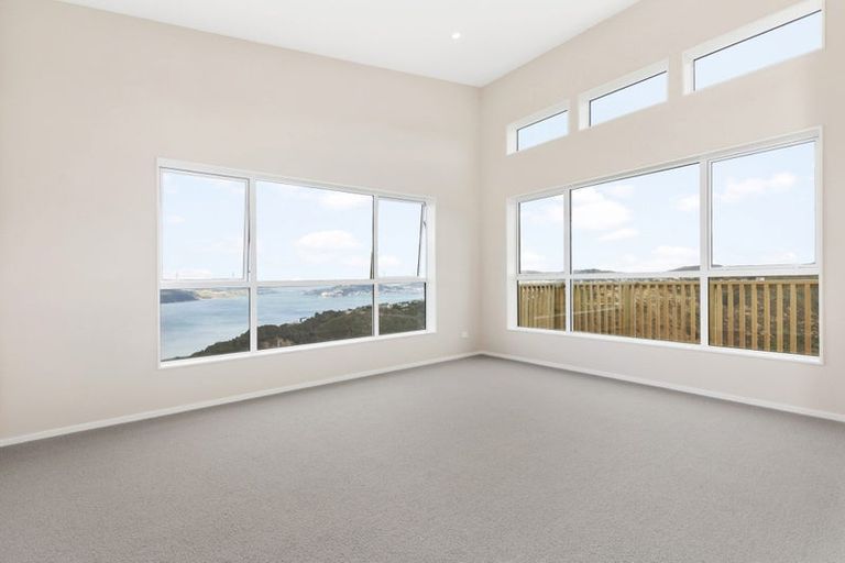 Photo of property in 24 Grumman Lane, Newlands, Wellington, 6037