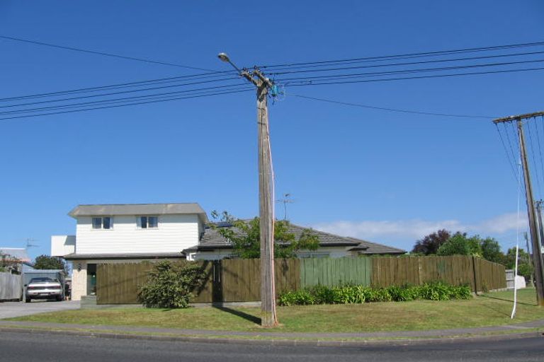 Photo of property in 32 County Road, Torbay, Auckland, 0630