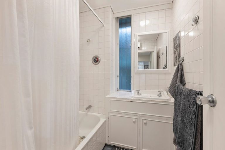 Photo of property in Jellicoe Towers, 191 The Terrace, Wellington Central, Wellington, 6011