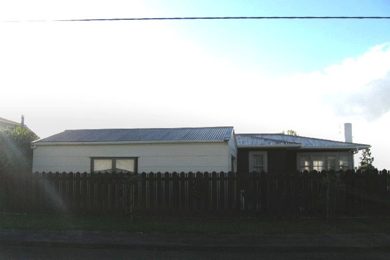 Photo of property in 1/80 Sylvan Crescent, Te Atatu South, Auckland, 0610
