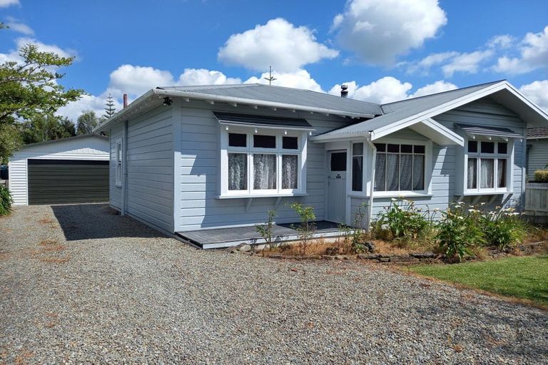Photo of property in 42 Kingswood Street, Takaro, Palmerston North, 4412