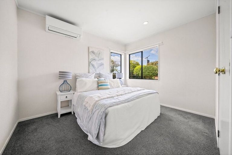 Photo of property in 1/56 Aberdeen Road, Campbells Bay, Auckland, 0620