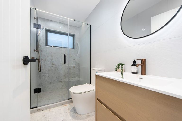 Photo of property in 4c Lyford Crescent, Sunnynook, Auckland, 0620