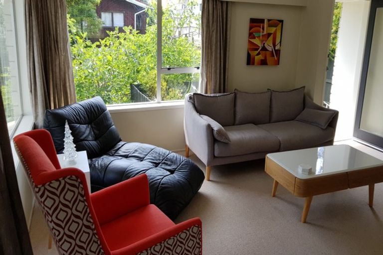 Photo of property in 1/4 Mahuta Grove, Northcote, Auckland, 0627