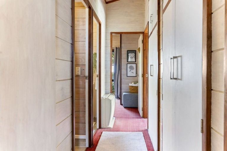 Photo of property in 23 Ambury Place, Merrilands, New Plymouth, 4312