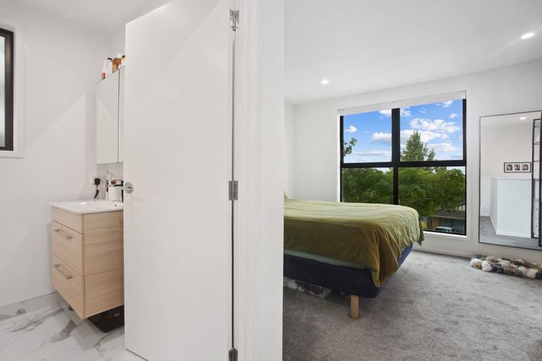 Photo of property in 6/2 Jadewynn Drive, Massey, Auckland, 0614