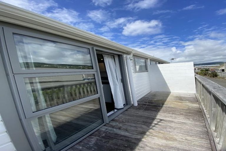 Photo of property in 21f9 Collins Avenue, Tawa, Wellington, 5028