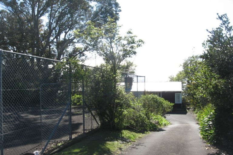 Photo of property in 257 Bleakhouse Road, Mellons Bay, Auckland, 2014
