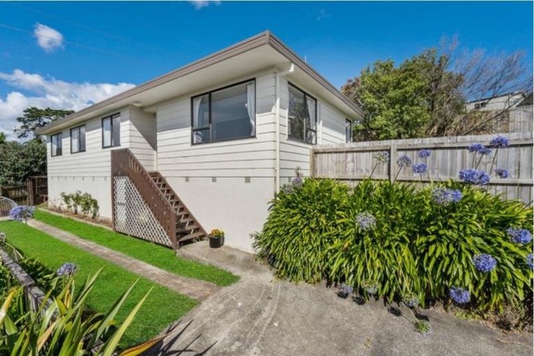 Photo of property in 82 Keegan Drive, Massey, Auckland, 0614