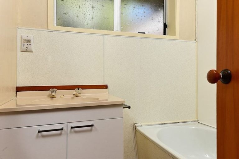 Photo of property in 106 Colwill Road, Massey, Auckland, 0614