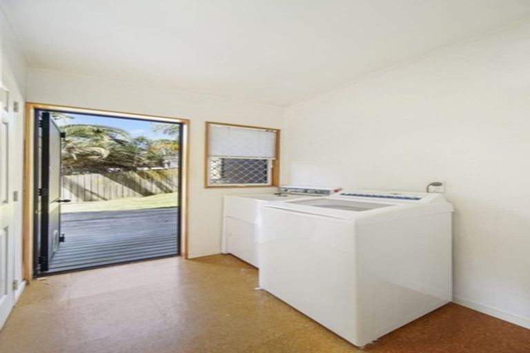 Photo of property in 93a Botany Road, Botany Downs, Auckland, 2010