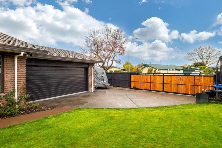 Photo of property in 30 Connemara Drive, Northwood, Christchurch, 8051