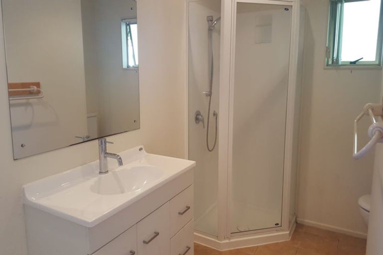 Photo of property in 78 Sunset Road, Unsworth Heights, Auckland, 0632