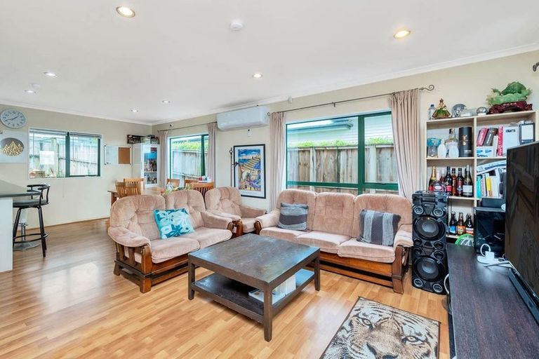 Photo of property in 52a Roberts Road, Te Atatu South, Auckland, 0610