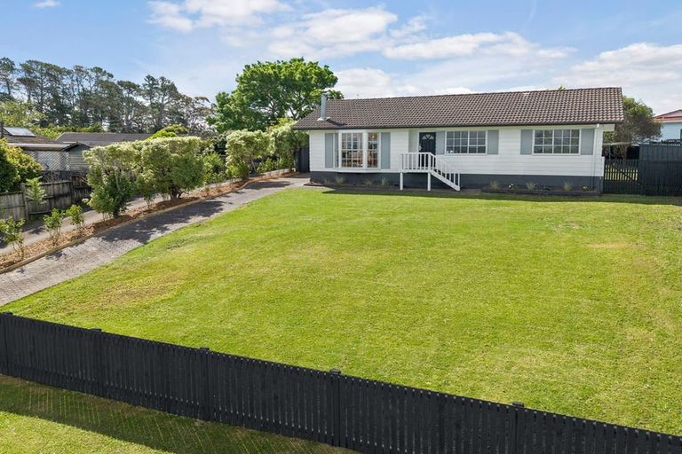 Photo of property in 5 Moxham Grove, Massey, Auckland, 0614