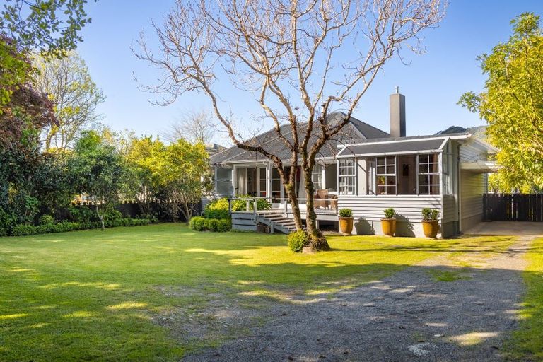 Photo of property in 28 Karu Crescent, Waikanae, 5036