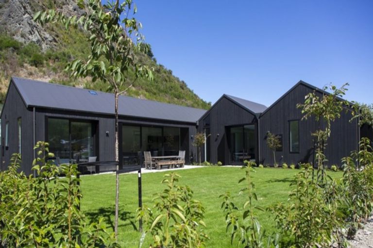 Photo of property in 34 Flynn Lane, Arrowtown, 9302