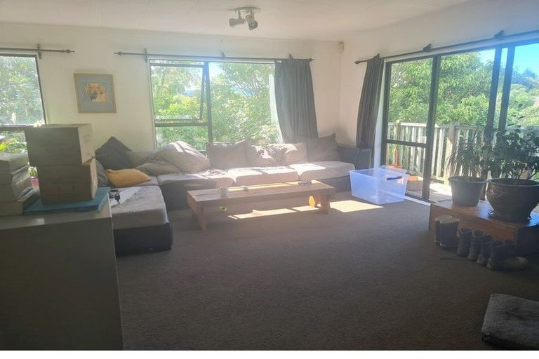 Photo of property in 73 Omapere Street, Whitby, Porirua, 5024