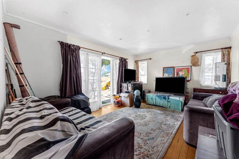 Photo of property in 87 Smythe Road, Henderson, Auckland, 0612