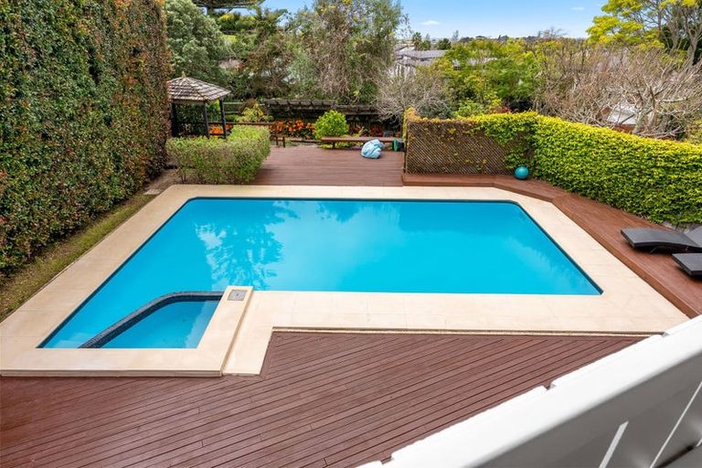 Photo of property in 21a Forrest Hill Road, Milford, Auckland, 0620