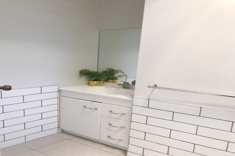 Photo of property in 100 Chapel Road, Flat Bush, Auckland, 2019