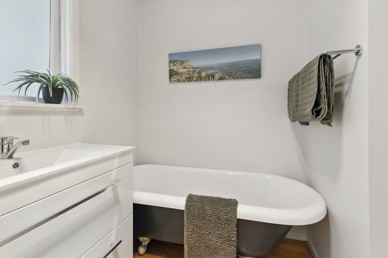 Photo of property in 80 Beazley Avenue, Paparangi, Wellington, 6037