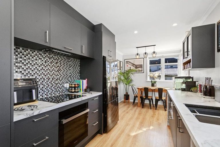 Photo of property in 322a Main Road, Tawa, Wellington, 5028