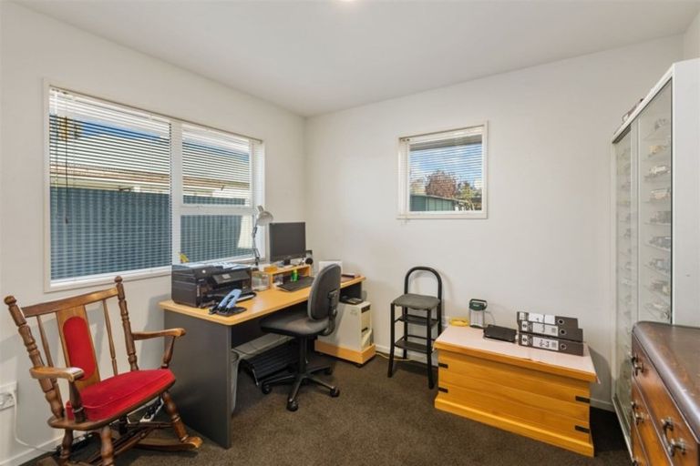 Photo of property in 52 Englefield Road, Northwood, Christchurch, 8051