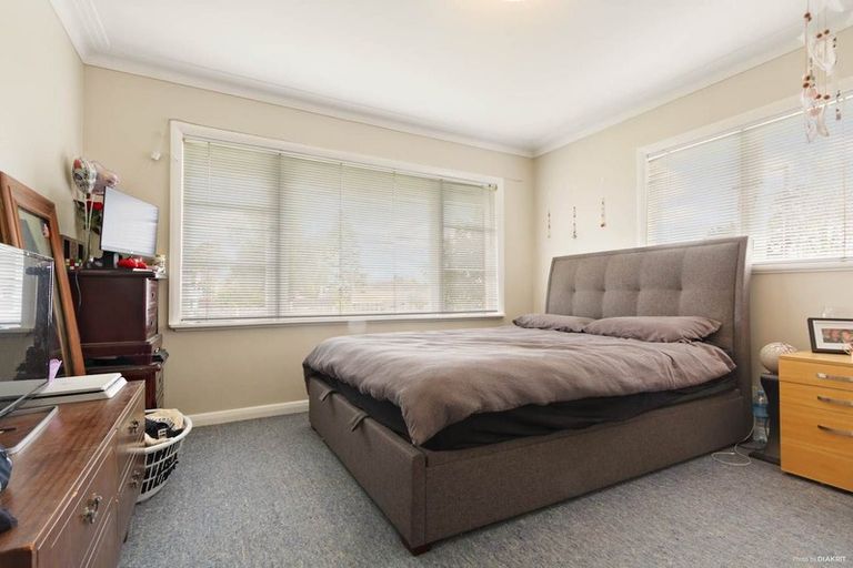 Photo of property in 99 Golf Road, New Lynn, Auckland, 0600