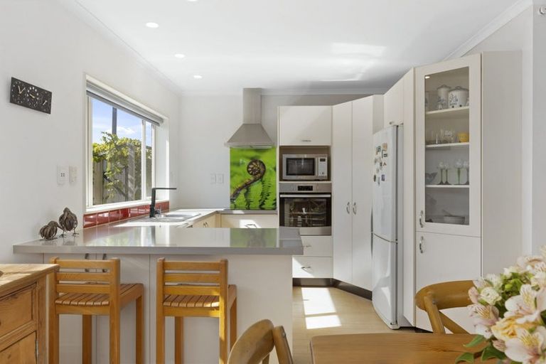 Photo of property in 20 Francis Skinner Place, Orewa, 0931