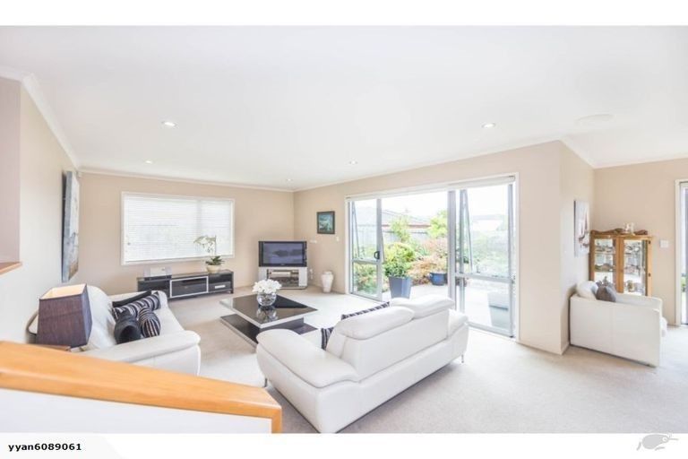 Photo of property in 15 Saltwood Street, Red Beach, 0932