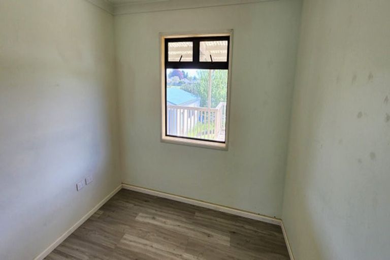 Photo of property in 4 Miro Street, Merrilands, New Plymouth, 4312