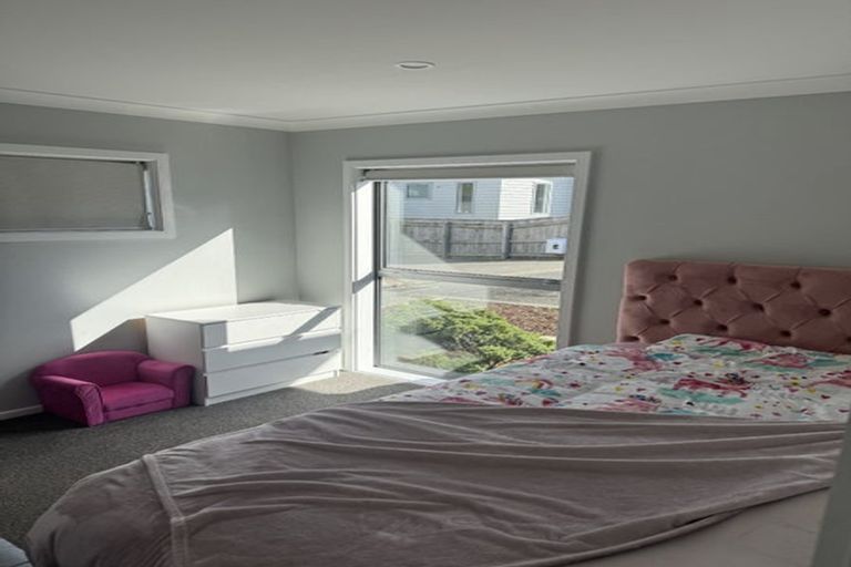 Photo of property in 92 Endeavour Drive, Whitby, Porirua, 5024