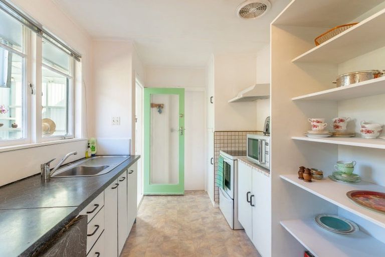 Photo of property in 6 Kaitawa Crescent, Paraparaumu, 5032